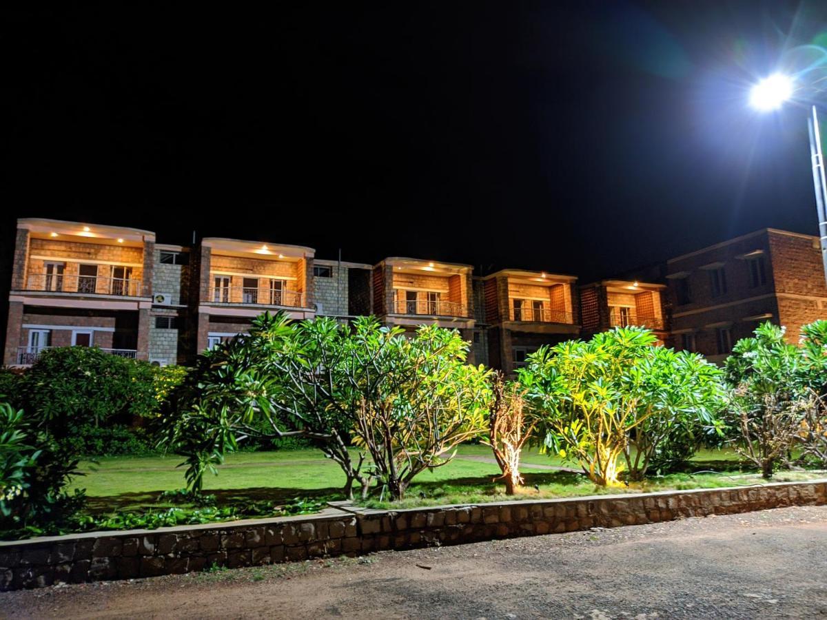 Kanthi Resorts Badami Bāgalkot Dış mekan fotoğraf